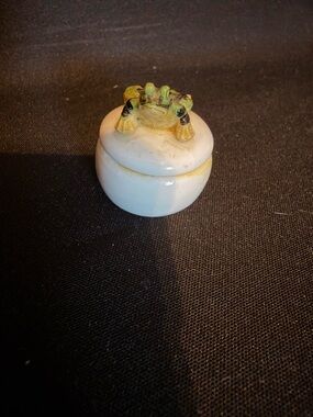 Ceramic Small White Trinket Box with Green Frog Lid Collectible, doesn’t open